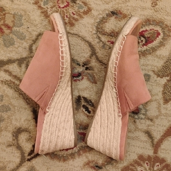 Vionic Women's Tan Suede Mules - Picture 3 of 6